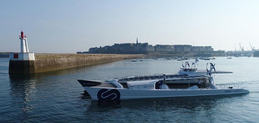 ‘Energy Observer’, el primer barco propulsado por energías renovables atraca en España en su vuelta al mundo.